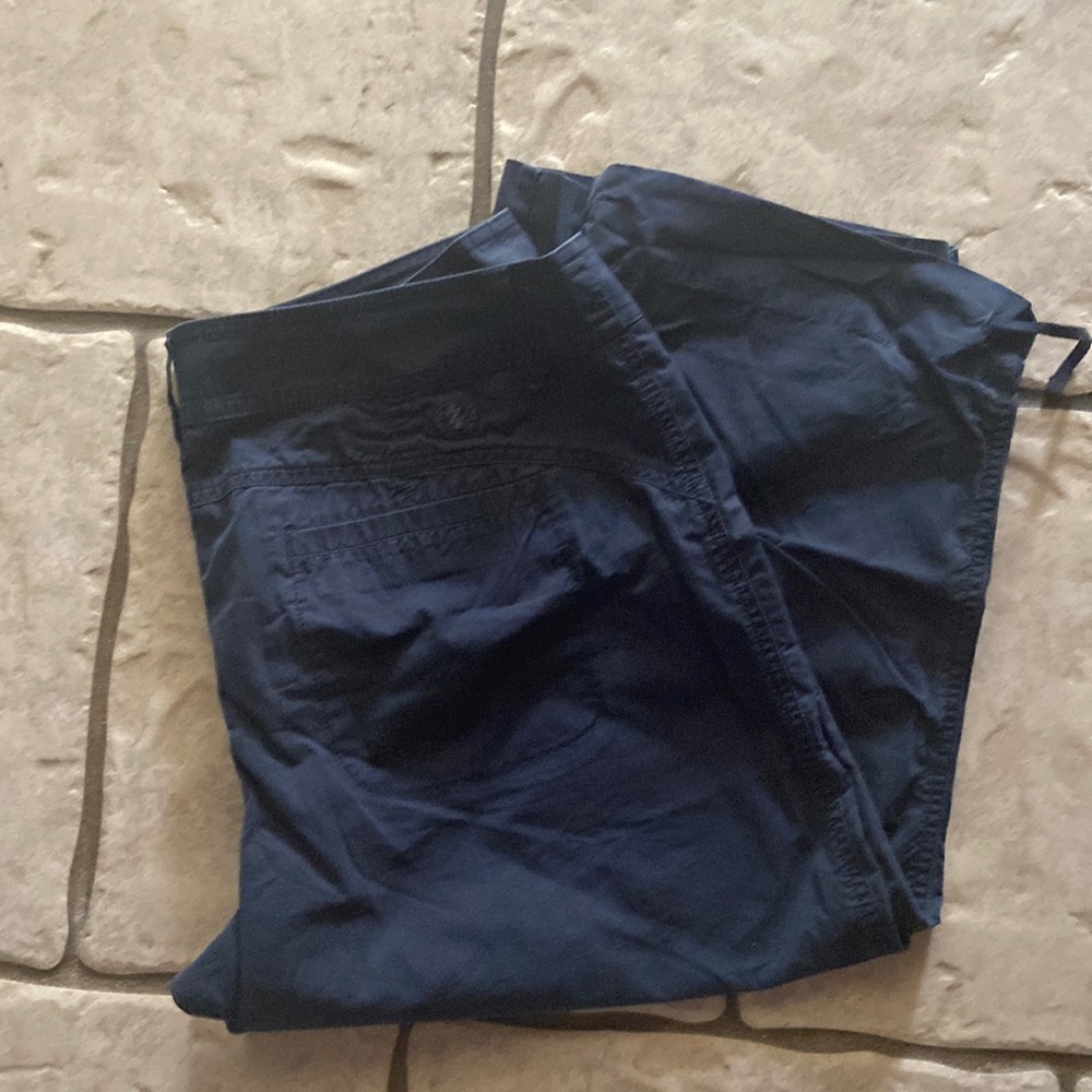 Women Navy Izod Capri shorts size 10